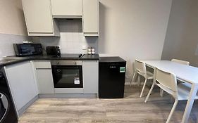 Hosted By Ryan - 1 Bedroom Apartment